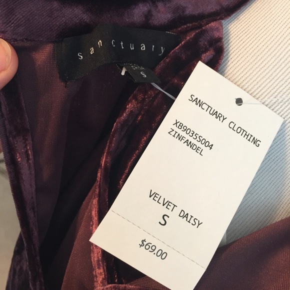 Sanctuary Velvet Daisy top in Zinfandel - Picture 7 of 8