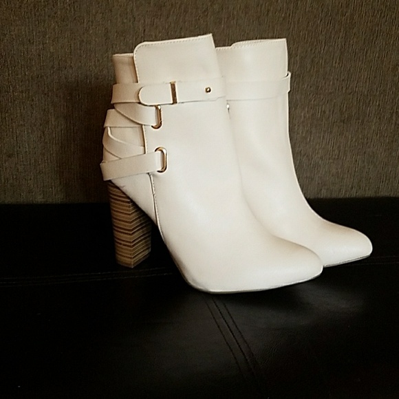 BOOTS - Picture 1 of 8