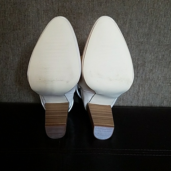 BOOTS - Picture 3 of 8