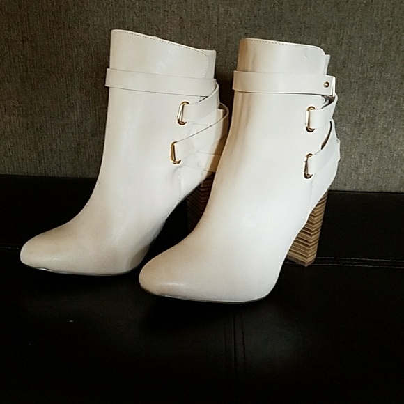 BOOTS - Picture 4 of 8