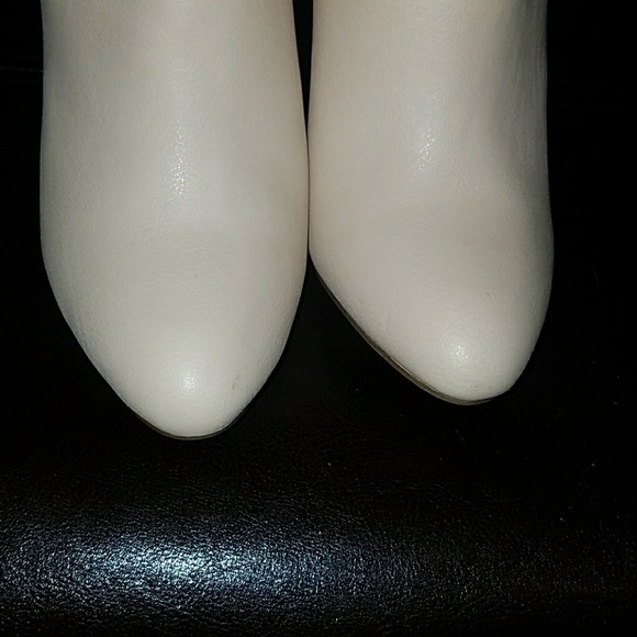 BOOTS - Picture 5 of 8