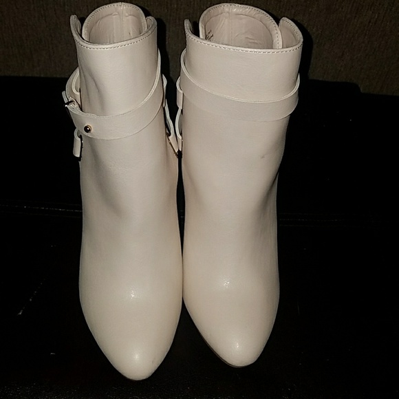 BOOTS - Picture 6 of 8