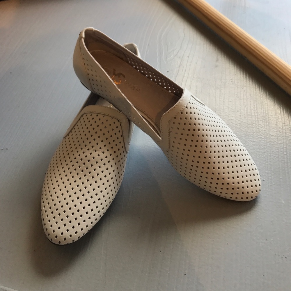 Yosi Samra Preslie Perforated leather loafer