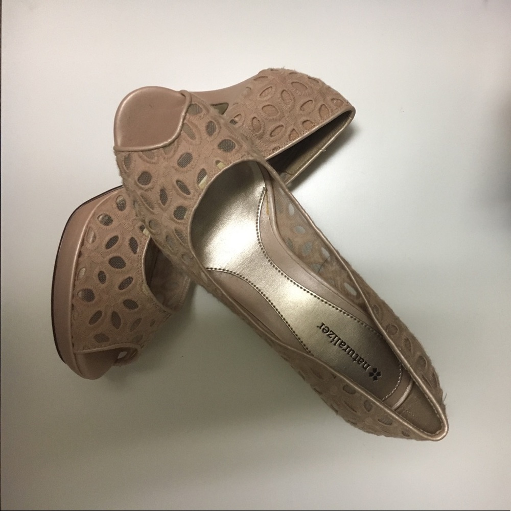 NATURALIZER women's 8.5 high heel