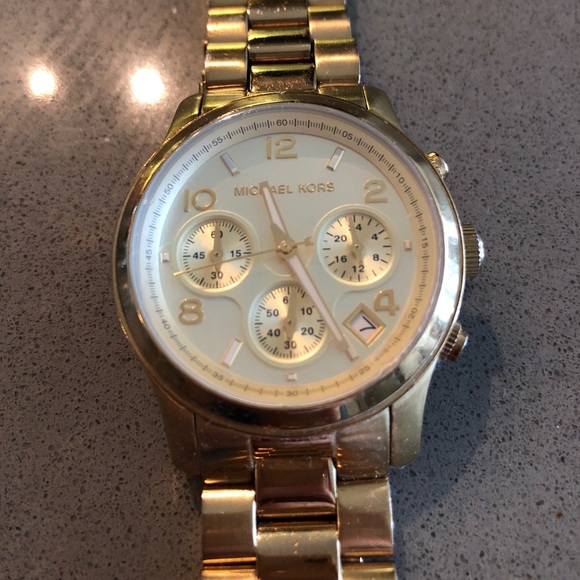 Gold Michael Kors watch - Picture 2 of 5