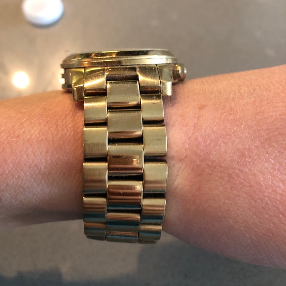 Gold Michael Kors watch - Picture 4 of 5