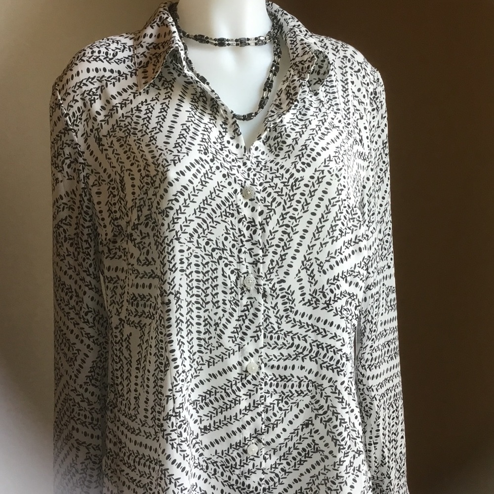 CAbi Split Back Blouse -  FLASH Sale ⚡️