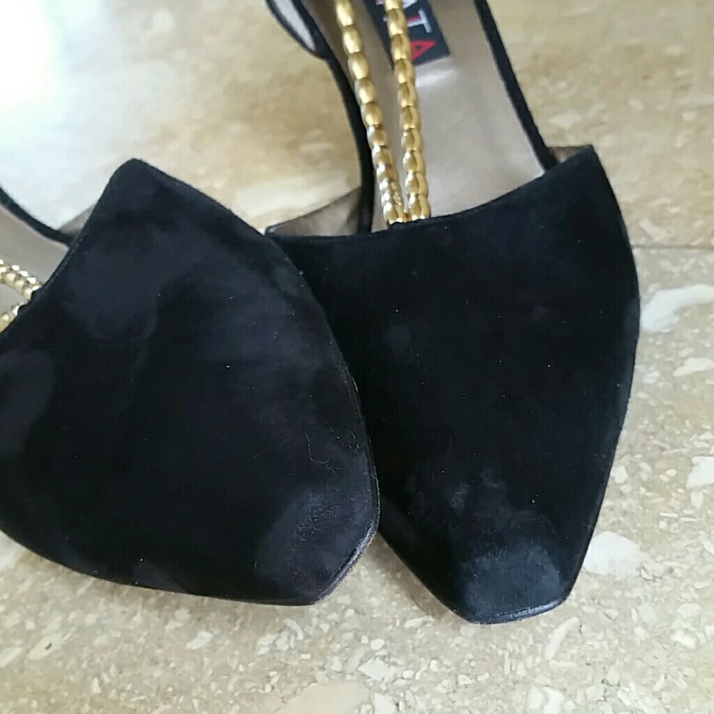 G0rGe0us PrEvAta g0ld StRap puMps - Picture 5 of 11