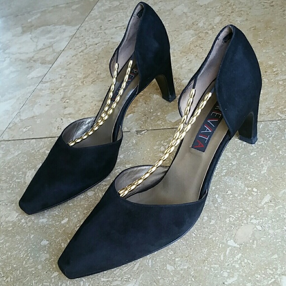 G0rGe0us PrEvAta g0ld StRap puMps - Picture 2 of 11