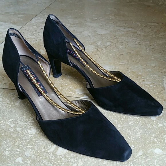 G0rGe0us PrEvAta g0ld StRap puMps - Picture 3 of 11