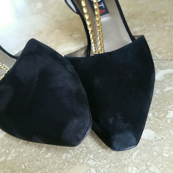 G0rGe0us PrEvAta g0ld StRap puMps - Picture 5 of 11