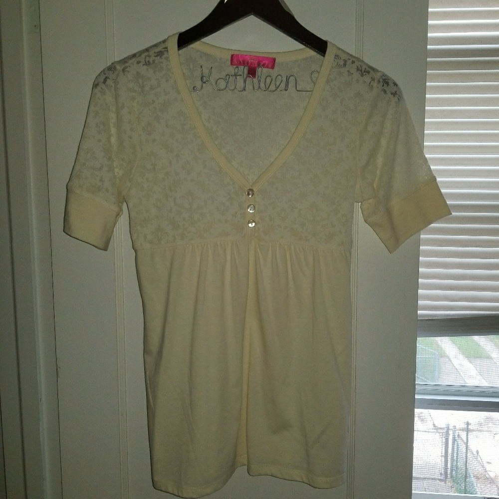 Cute top never worn