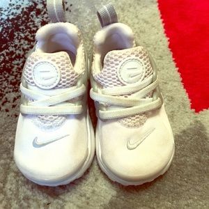 White nike sneakers