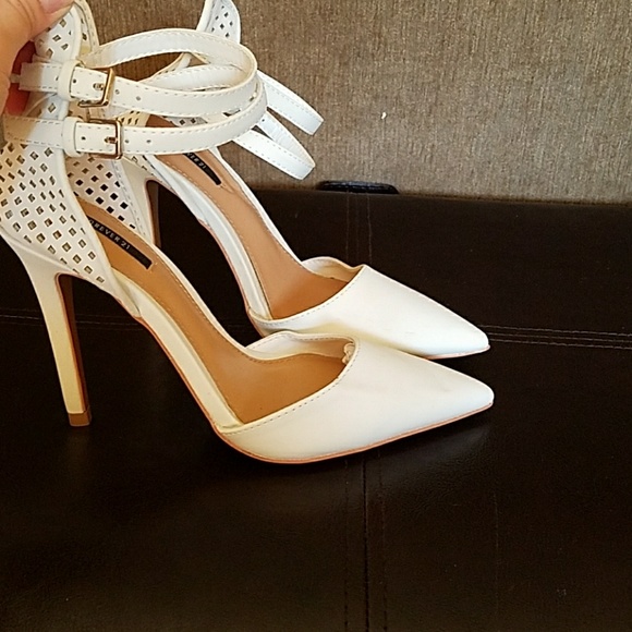 White heels - Picture 2 of 3