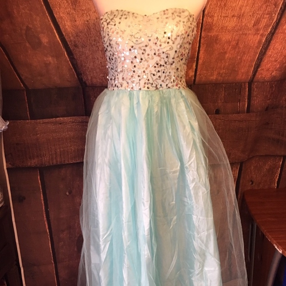 NWT STRAPLESS BABY BLUE GOWNS