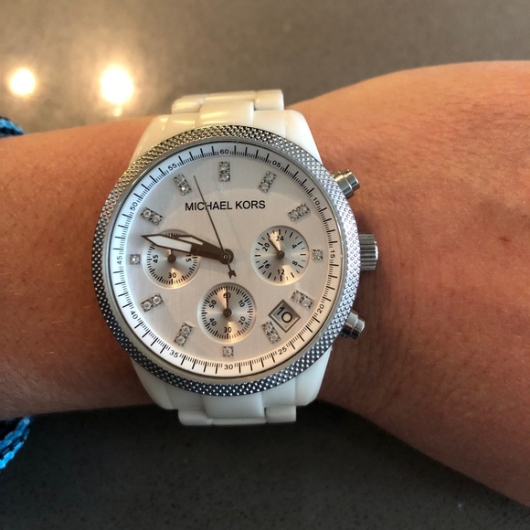 White Michael Kors watch - Picture 1 of 5