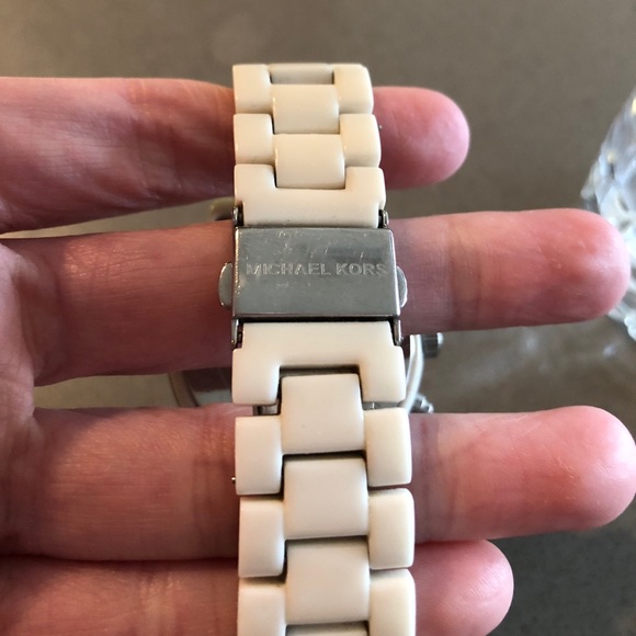 White Michael Kors watch - Picture 4 of 5