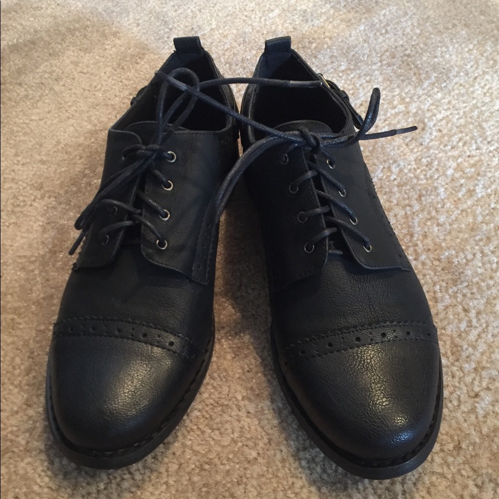 Brand new Nine West black leather oxford