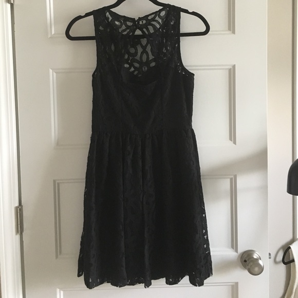 Black lace skater dress - Picture 3 of 3