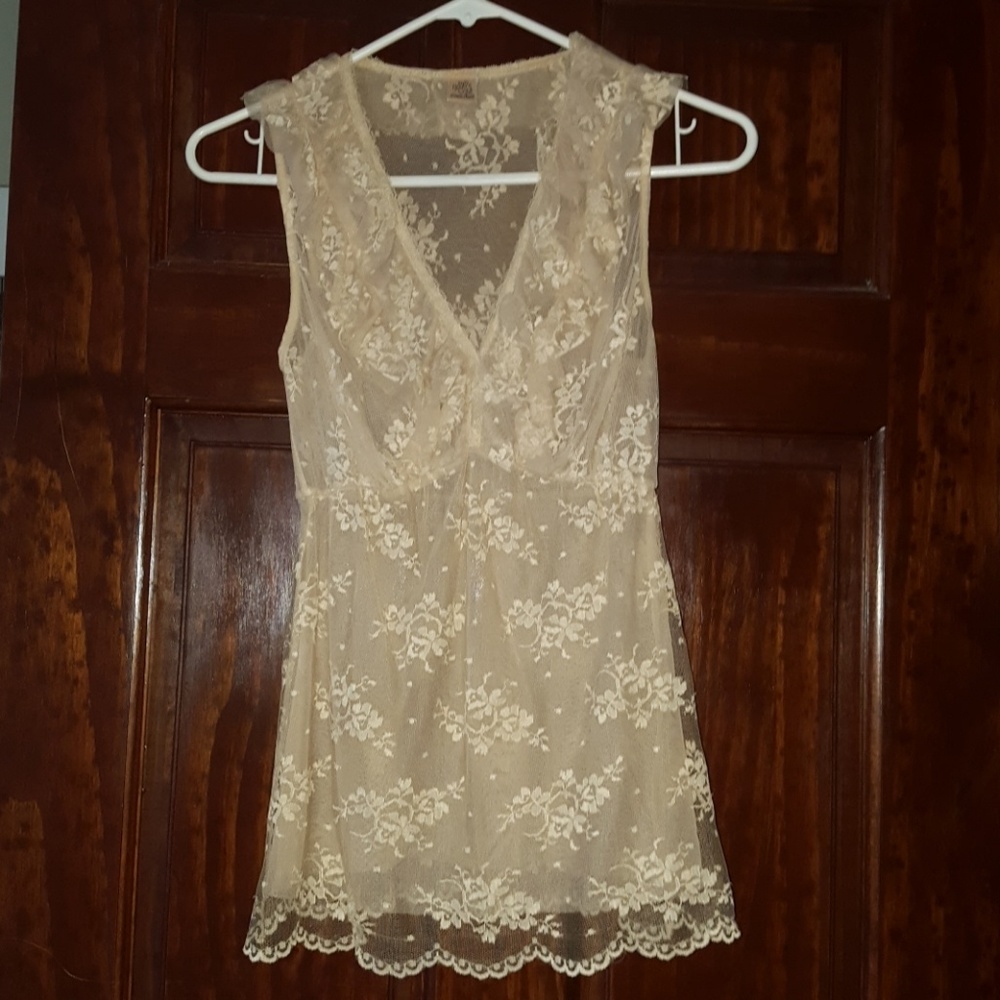 Anthropologie small sleeveless beige lace blouse.