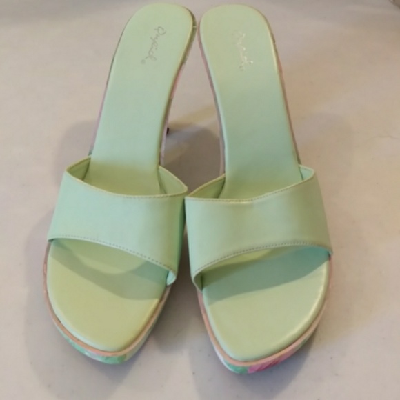 Qupid 11 mint green and pink 4 inch heel slide - Picture 2 of 5