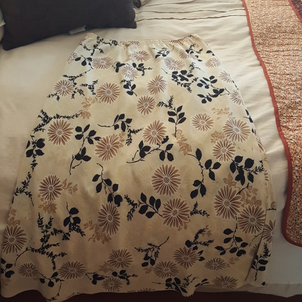 EUC SKIRT