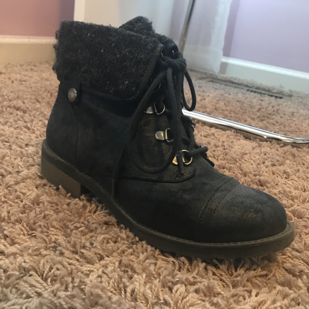 Black boots!!