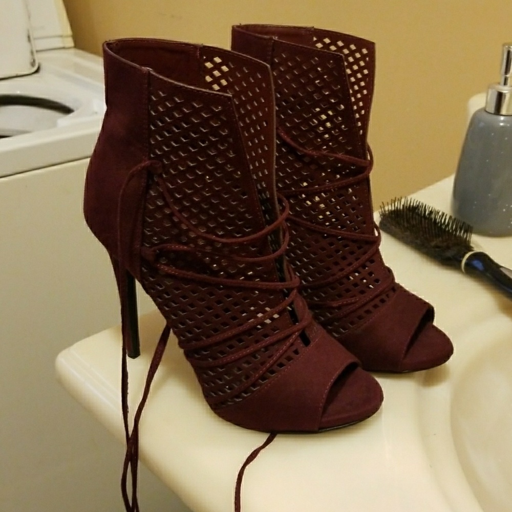 High heeled lace up