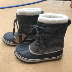 Sorel boots, size 9 never worn