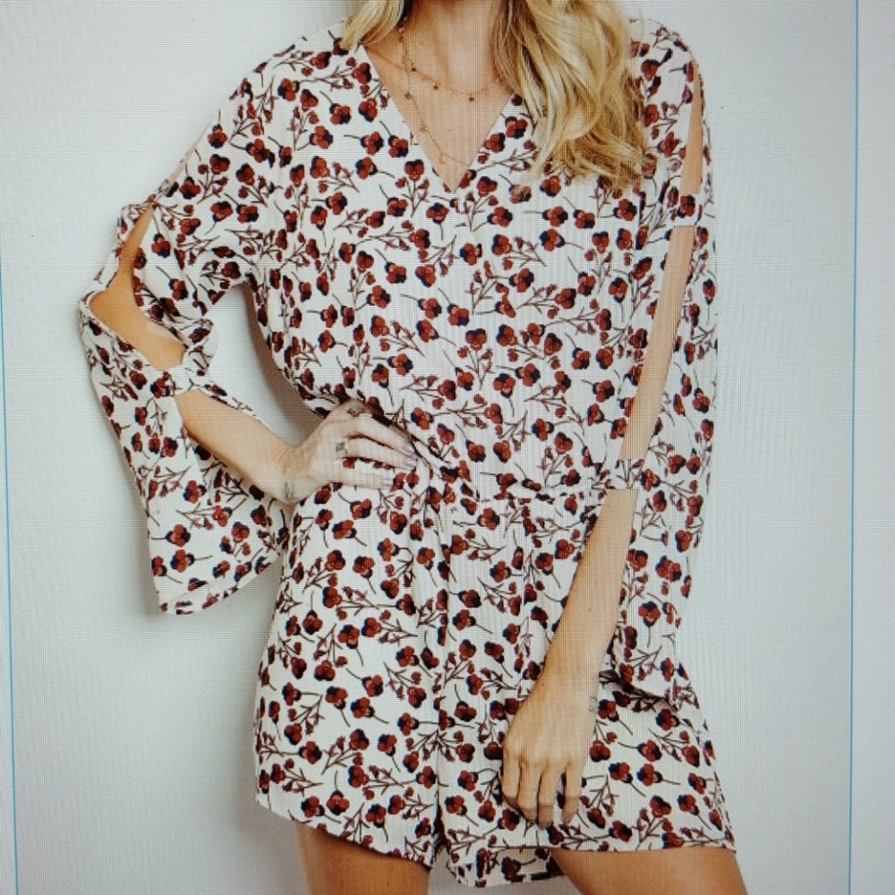 CREME FLORAL ROMPER