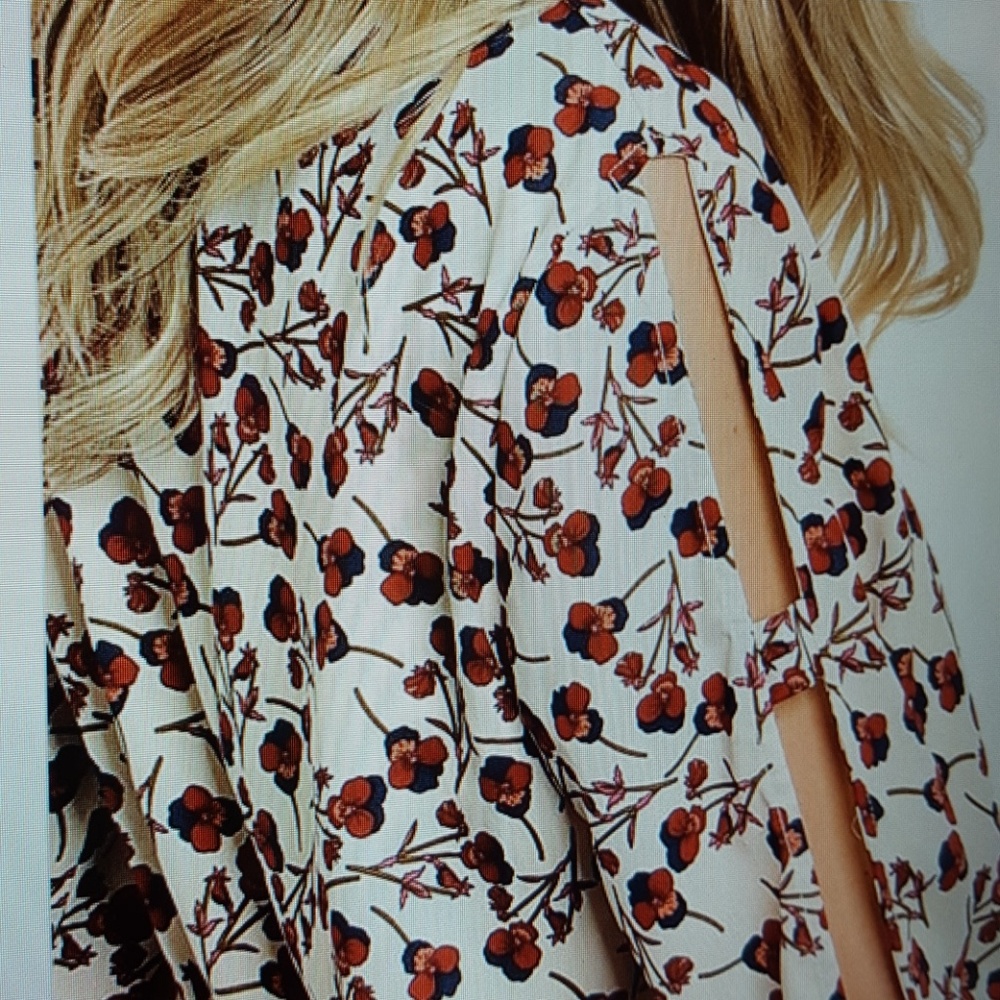 CREME FLORAL ROMPER - Picture 3 of 3