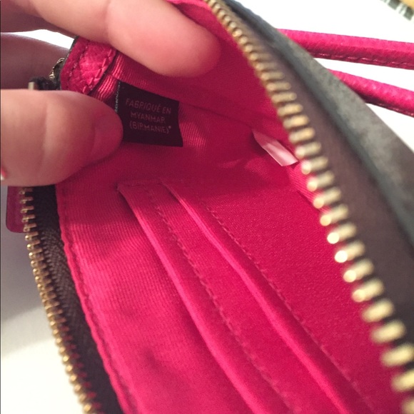 Coach Signature Corner Zip Wristlet - Picture 4 of 6