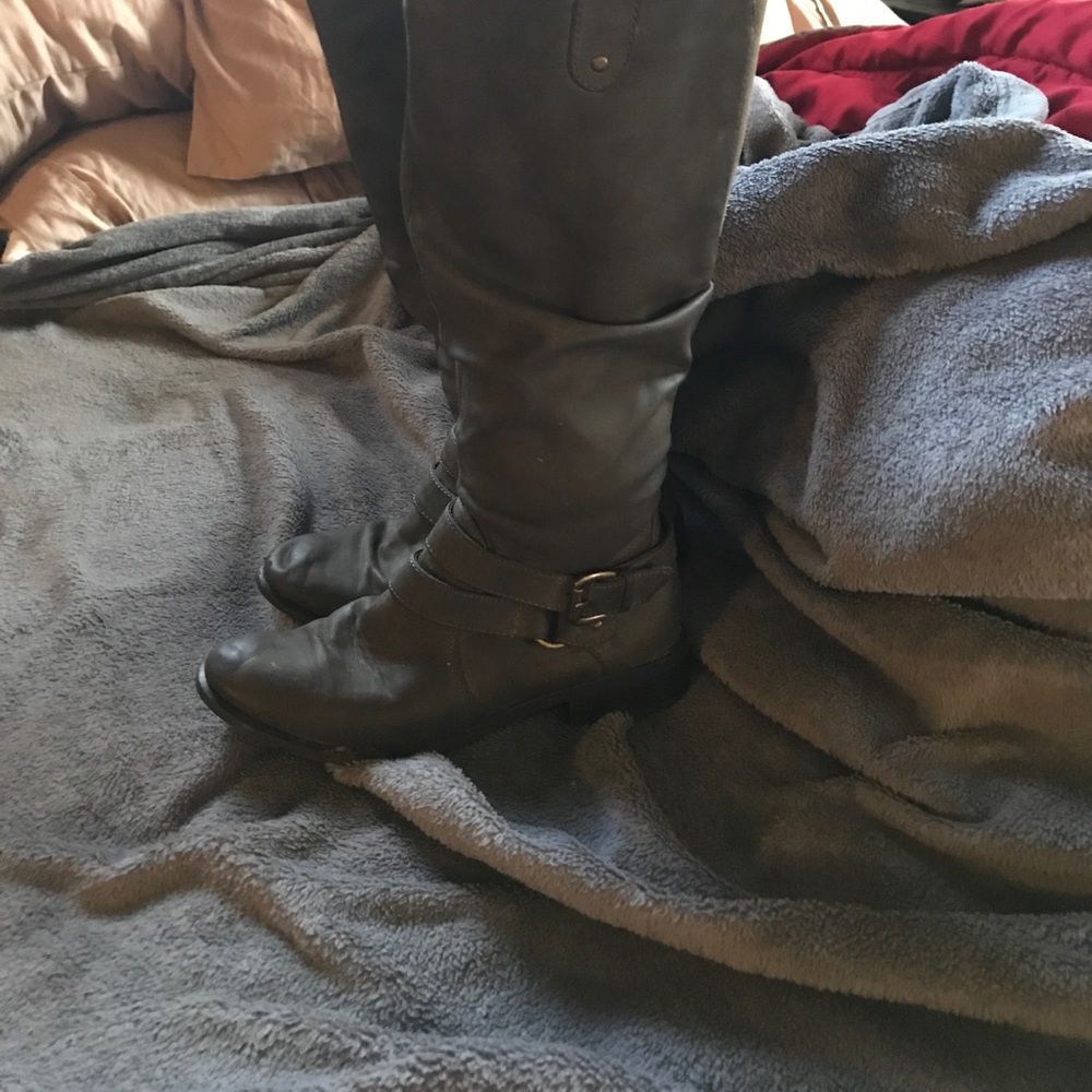 Boots - Picture 2 of 4