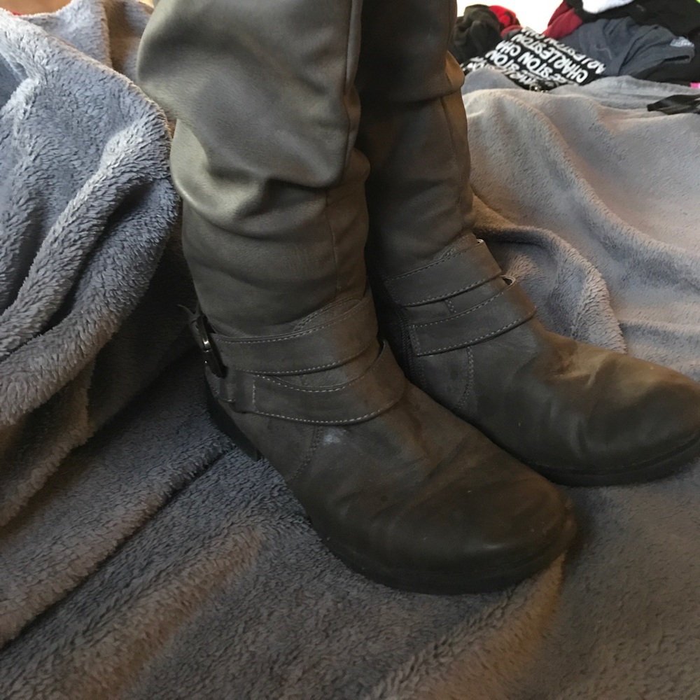 Boots - Picture 3 of 4