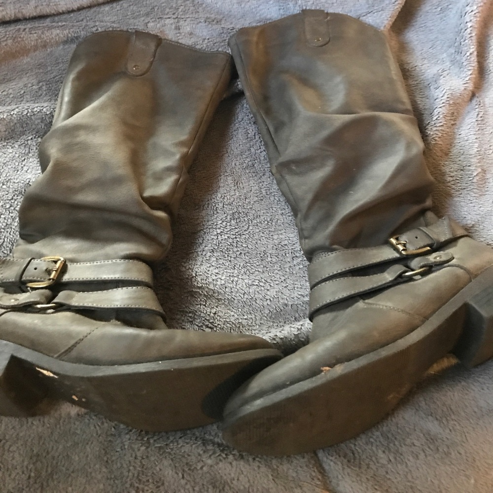Boots - Picture 4 of 4