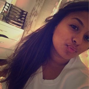 Meet your Posher, Ella