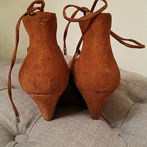 Marc Fisher Tan Suede lace up wedge - Picture 4 of 8