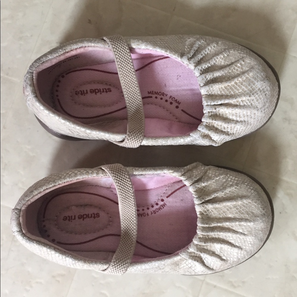 EUC Metallic Gold Stride Rite Shoes ~~ Size 5