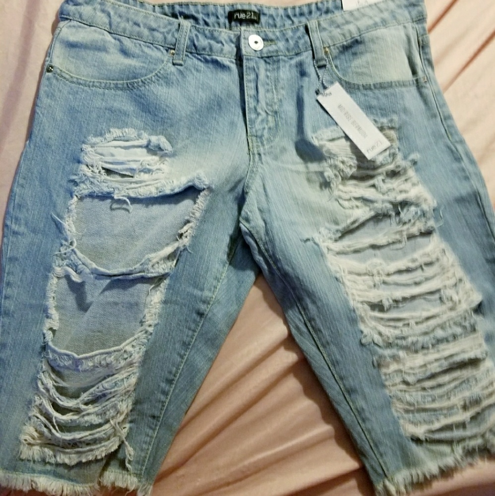 Mid rise Bermuda distressed shorts