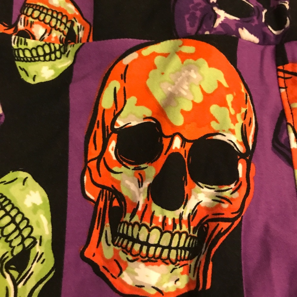LuLaroe 2017 OS Skull leggings!
