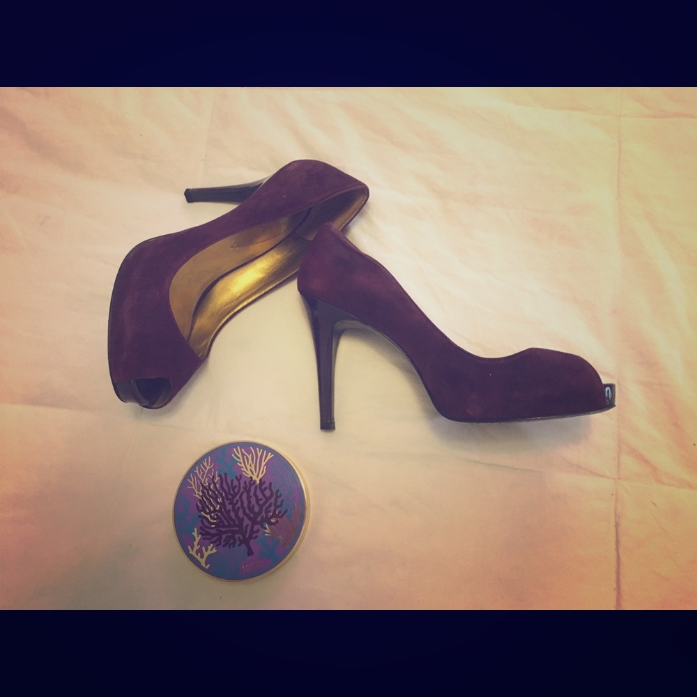 Guess suede pumps