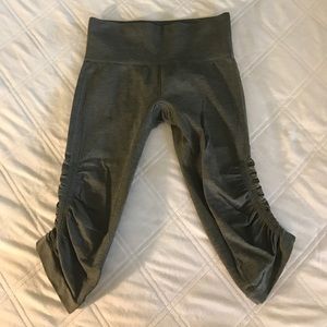 Lululemon in the flow crop, size 6