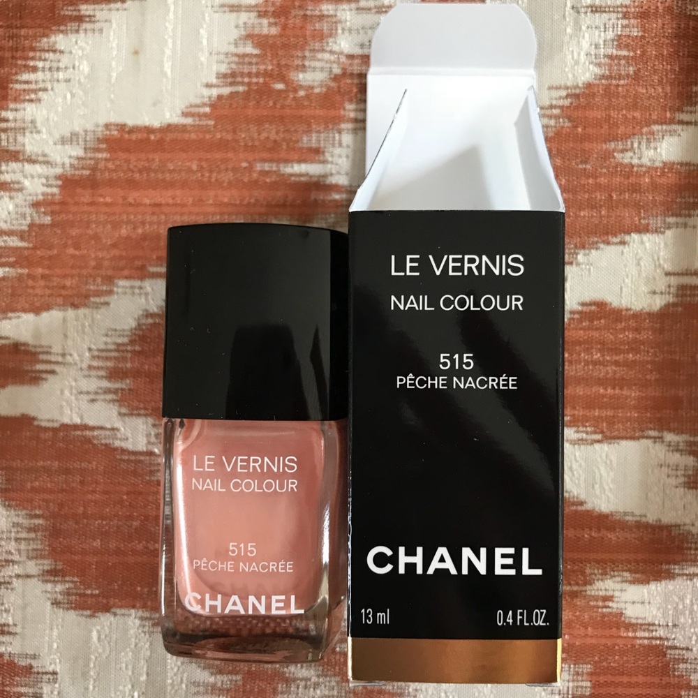 CHANEL Le Vernis Nail polish: 515 Peche nacree