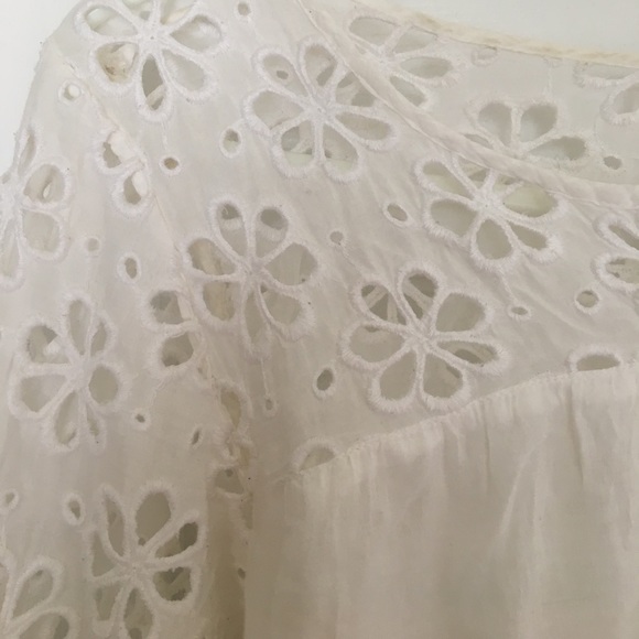 ❤️Lucky Brand White Blouse w/ Flower Design - Picture 2 of 5