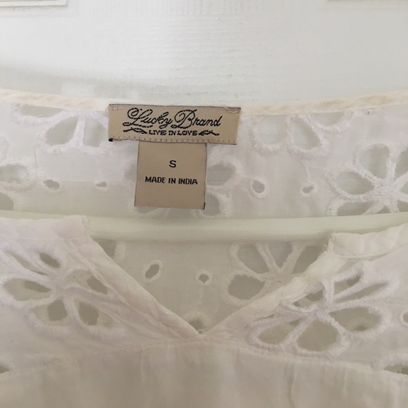 ❤️Lucky Brand White Blouse w/ Flower Design - Picture 3 of 5