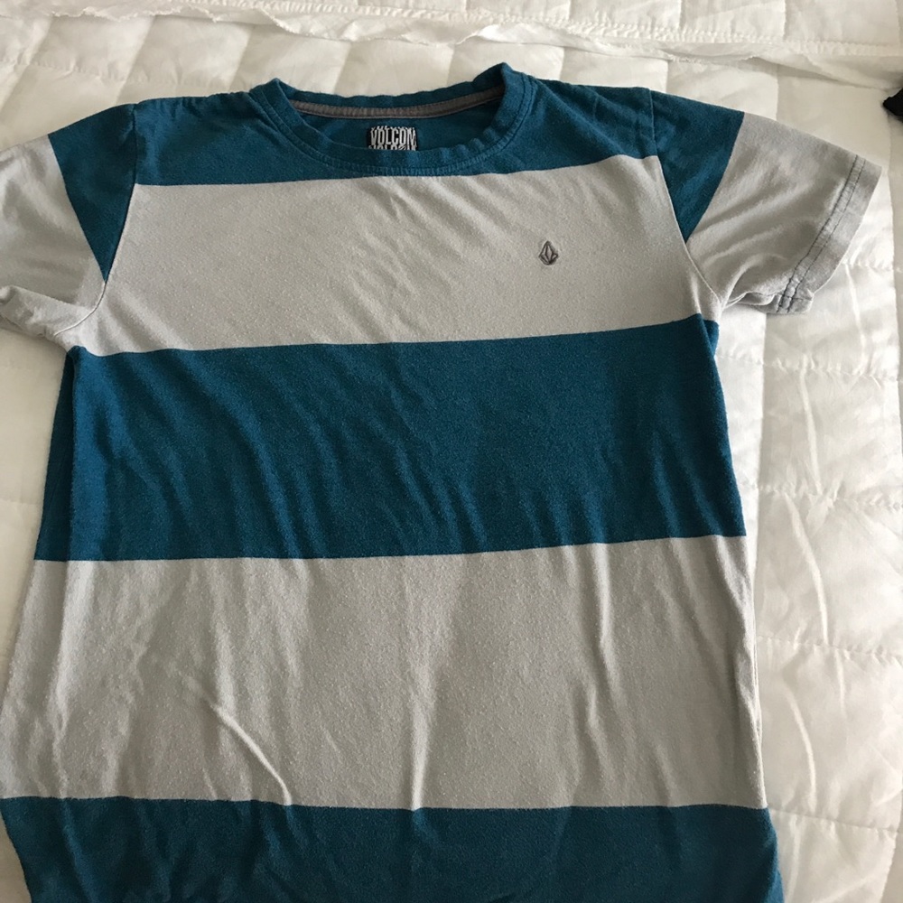 Volcom grey and blue striped tee