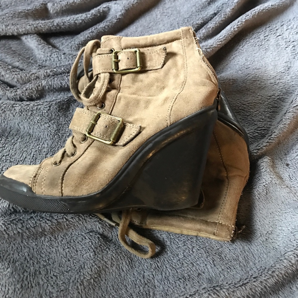Boots - Picture 2 of 3