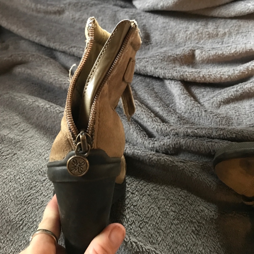 Boots - Picture 3 of 3