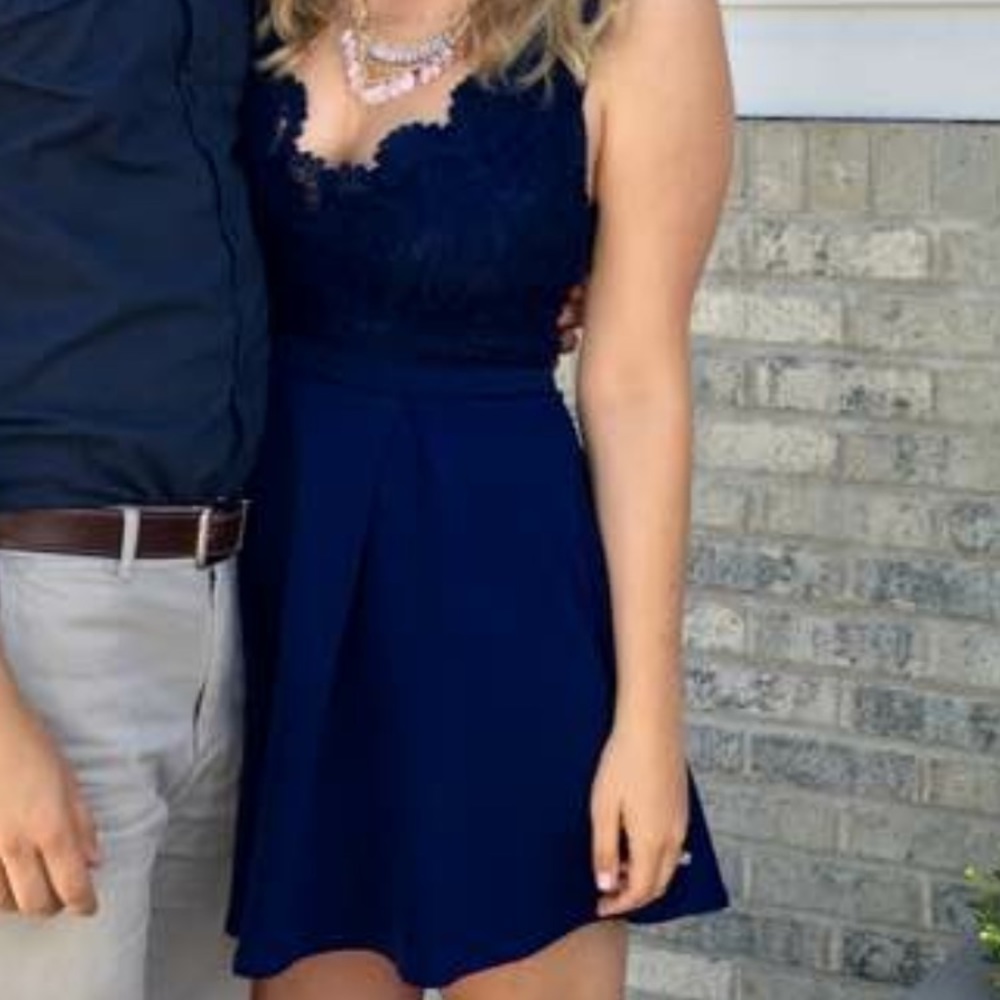 Adorable lace detail navy Francesca's dress