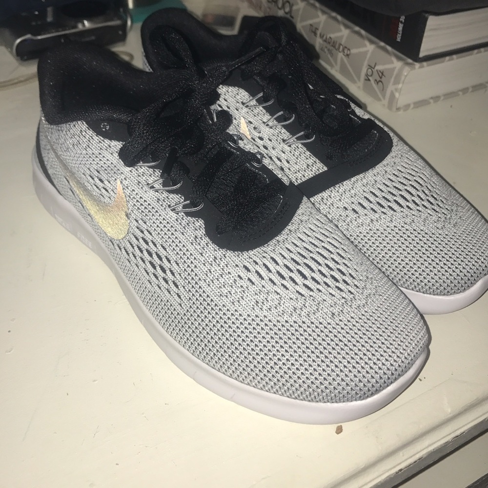 BRAND NEW!! Nike Free Runs!!! NEVER WORN!!!